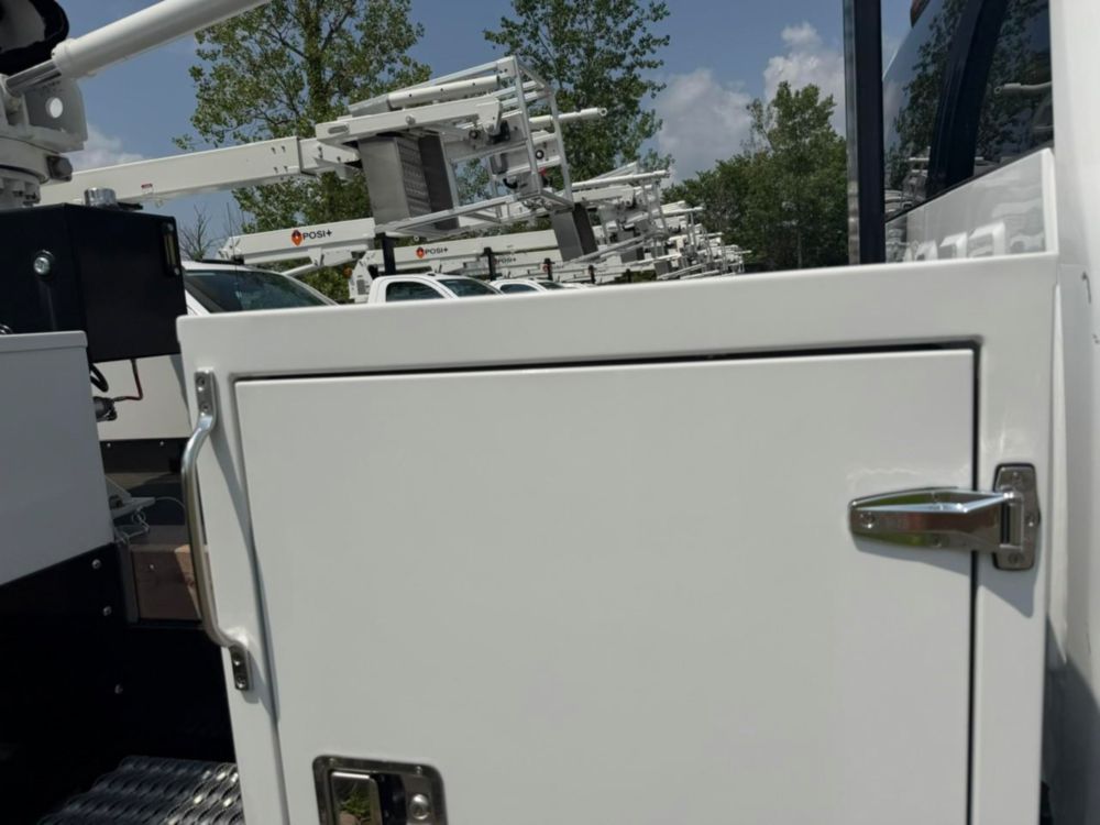 New 2022 Chevrolet 5500 4x2 Posi+ 700-40 Cable Placer Truck
