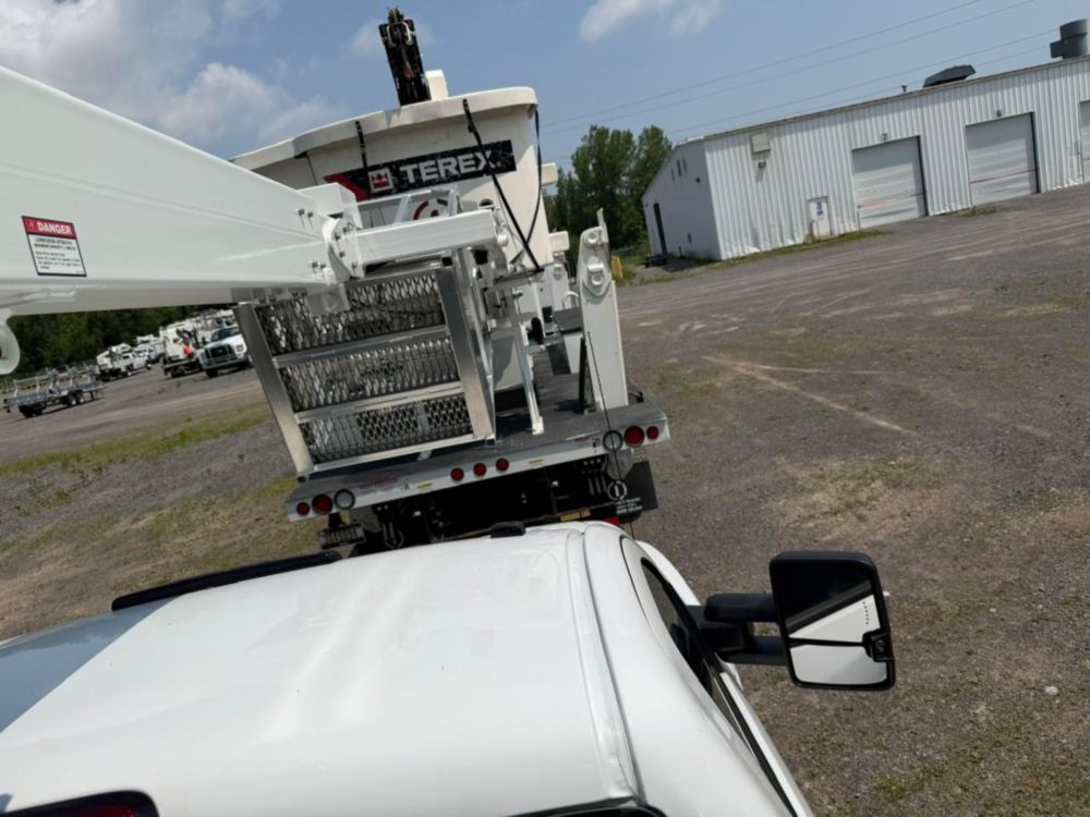 New 2022 Chevrolet 5500 4x2 Posi+ 700-40 Cable Placer Truck