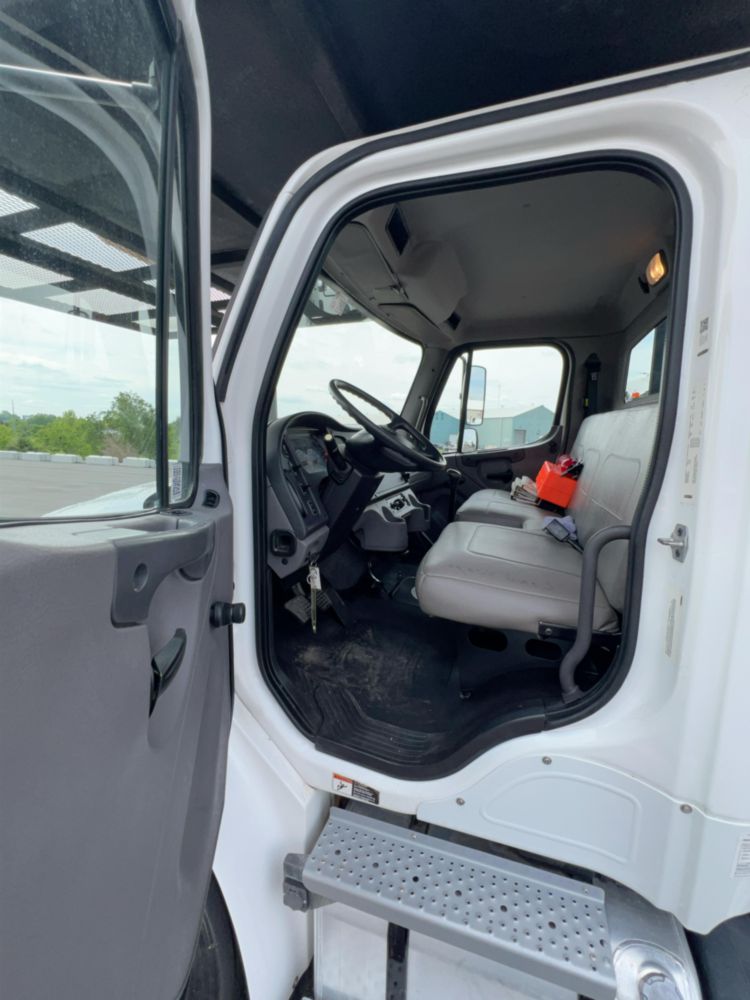 2018 Freightliner M2106 4x2 Versalift VO-270-REV Bucket Truck