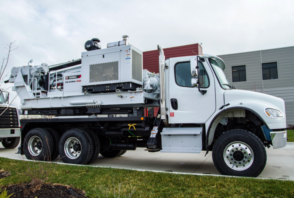 30 ft 32,000 ft-lb AWD Pressure Digger