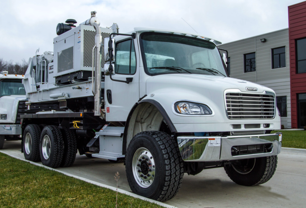 30 ft 32,000 ft-lb AWD Pressure Digger