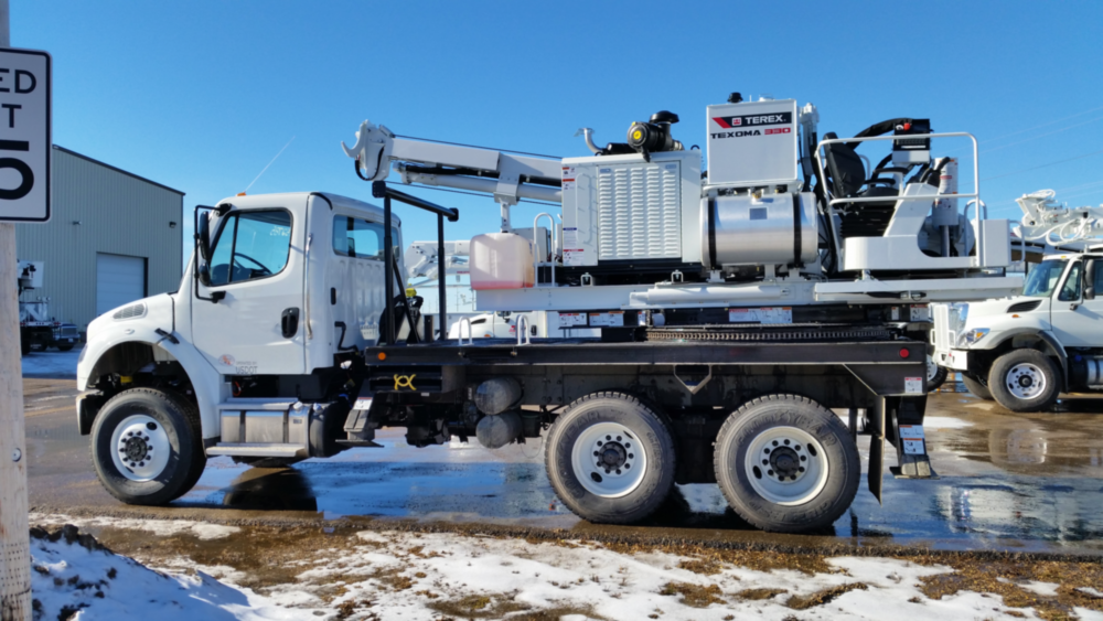 20 ft 32,000 ft-lb AWD Pressure Digger