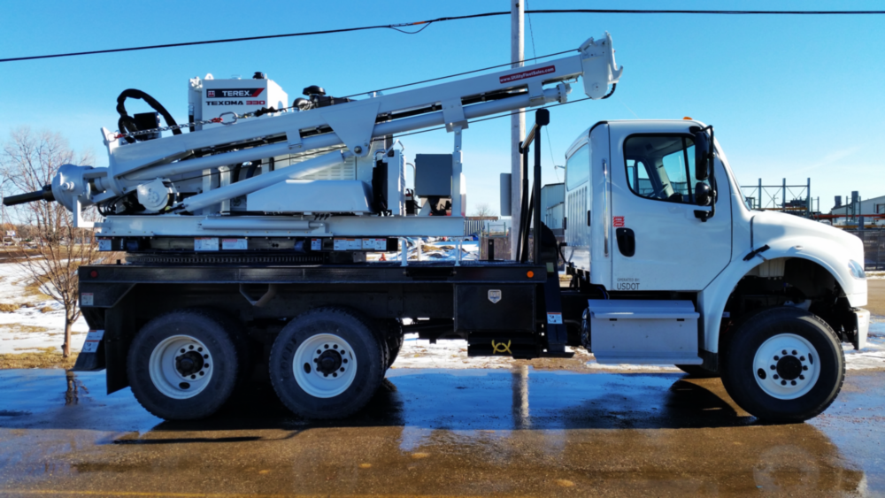 20 ft 32,000 ft-lb AWD Pressure Digger