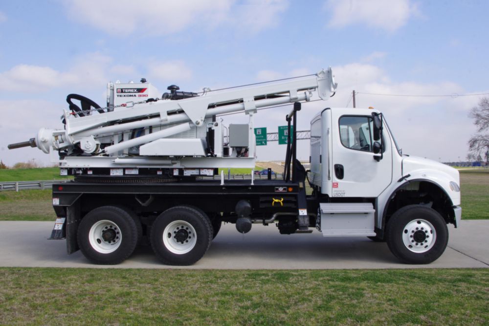 12 ft 32,000 ft-lb AWD Pressure Digger