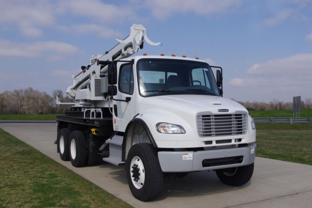 12 ft 32,000 ft-lb AWD Pressure Digger