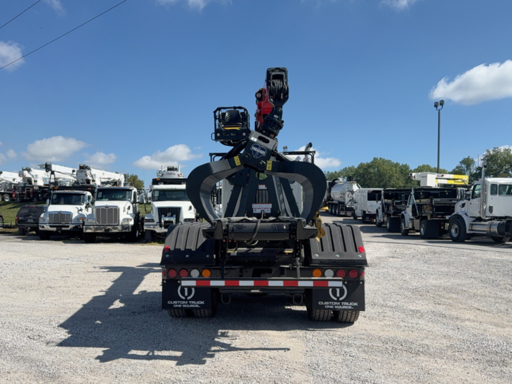 2025 Peterbilt 567 6x4 Palfinger Epsilon M13A80 Grapple Truck