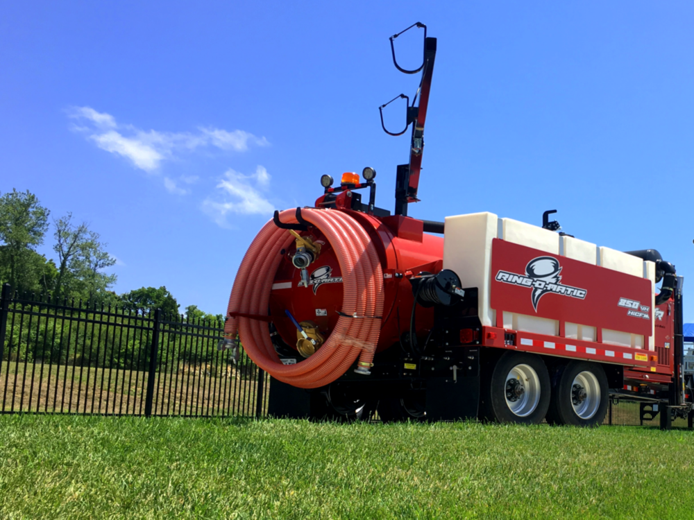 800 gal 500 gal 600 CFM / 15" Trailer-Mounted Hydrovac