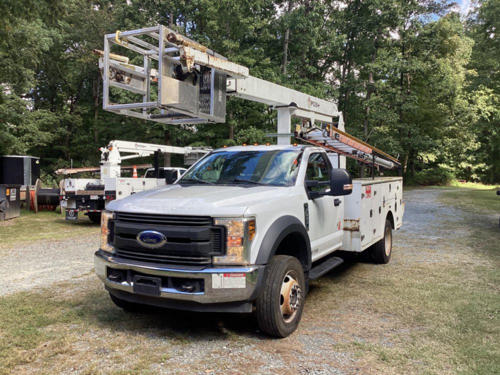 2018 Ford F-550 4x2 Posi Plus 700-40 Bucket Truck.
