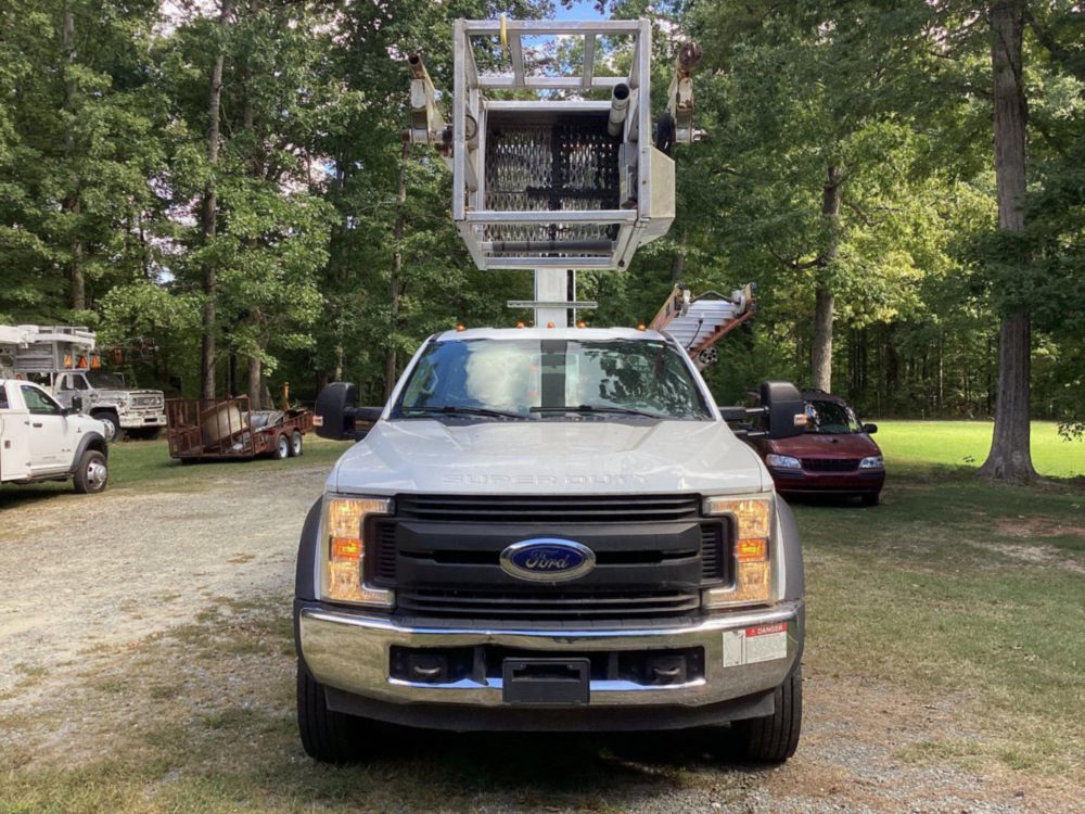 2018 Ford F-550 4x2 Posi Plus 700-40 Bucket Truck.