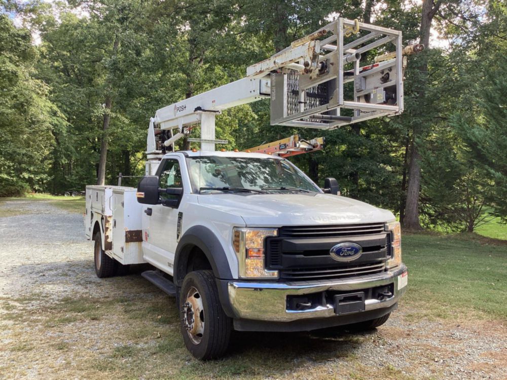 2018 Ford F-550 4x2 Posi Plus 700-40 Bucket Truck.
