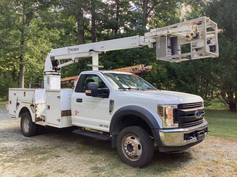 2018 Ford F-550 4x2 Posi Plus 700-40 Bucket Truck.