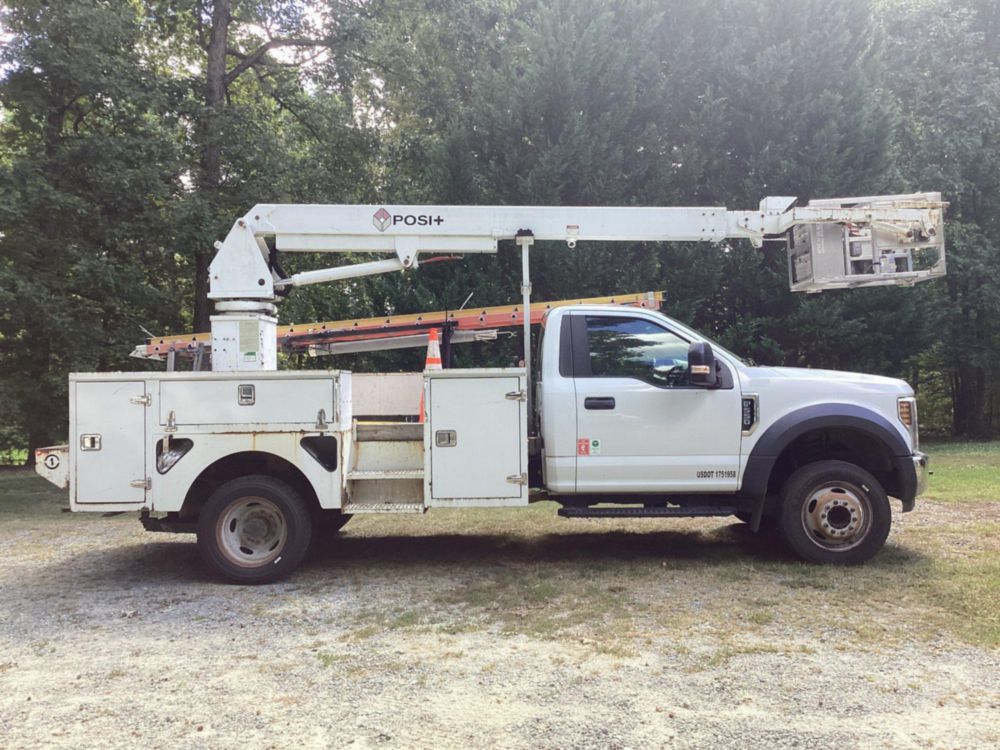 2018 Ford F-550 4x2 Posi Plus 700-40 Bucket Truck.