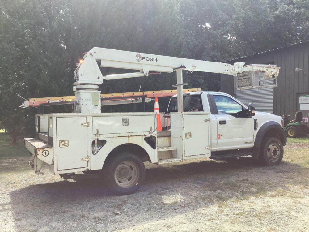 2018 Ford F-550 4x2 Posi Plus 700-40 Bucket Truck.