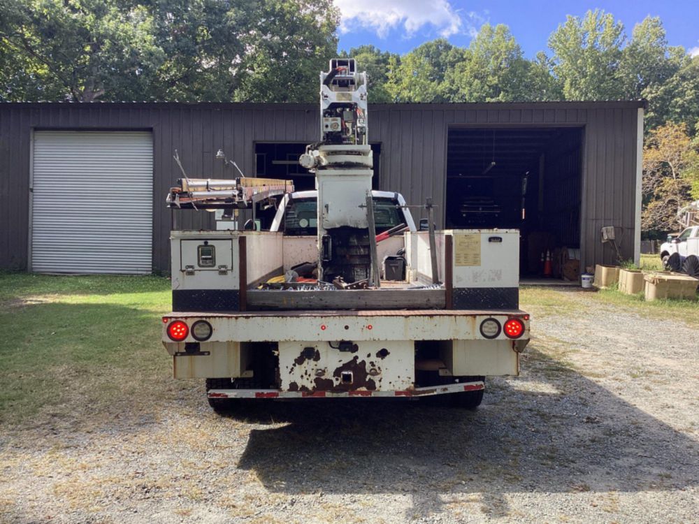 2018 Ford F-550 4x2 Posi Plus 700-40 Bucket Truck.