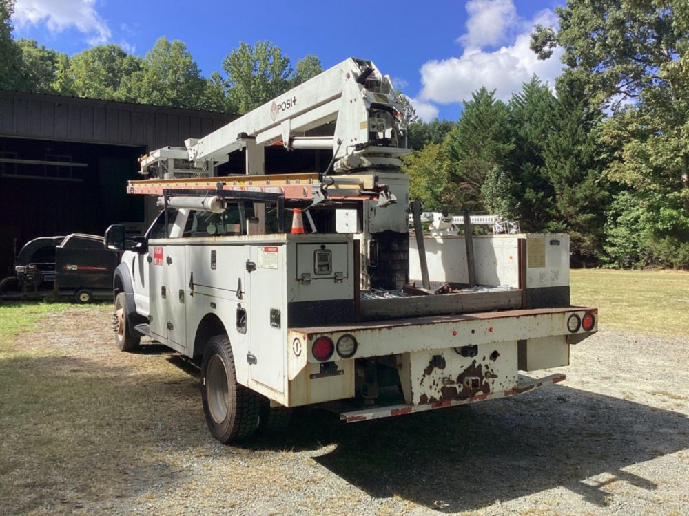 2018 Ford F-550 4x2 Posi Plus 700-40 Bucket Truck.