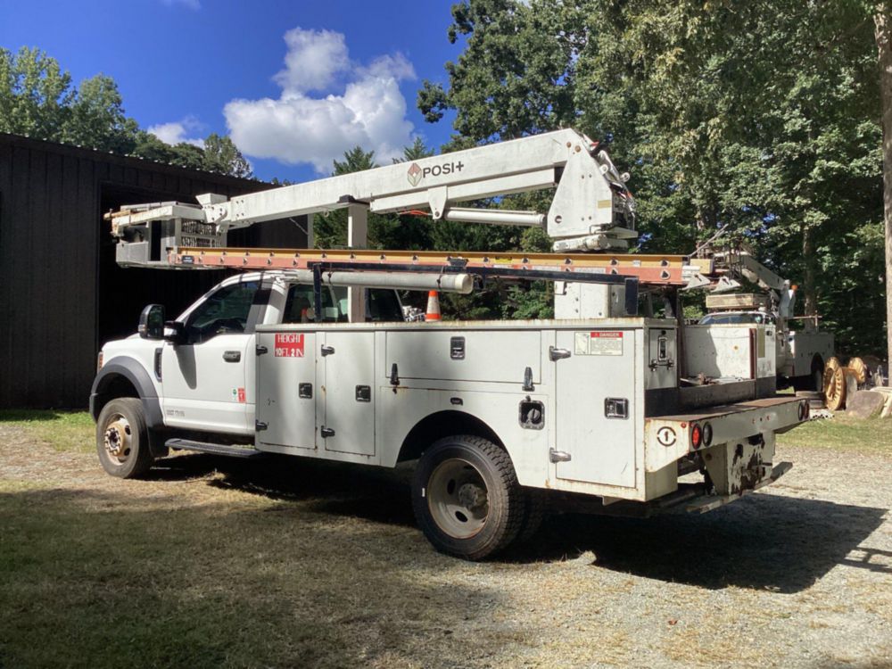 2018 Ford F-550 4x2 Posi Plus 700-40 Bucket Truck.