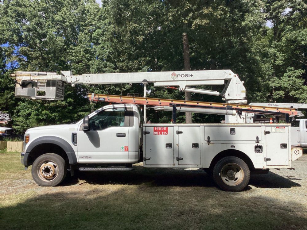 2018 Ford F-550 4x2 Posi Plus 700-40 Bucket Truck.