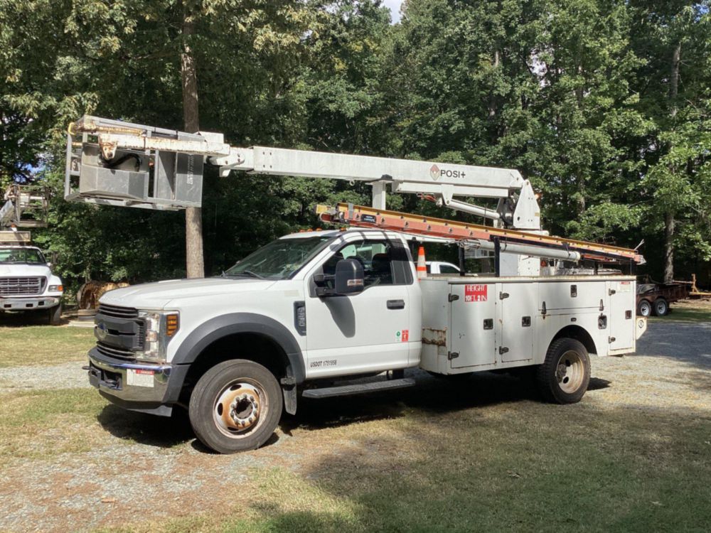 2018 Ford F-550 4x2 Posi Plus 700-40 Bucket Truck.
