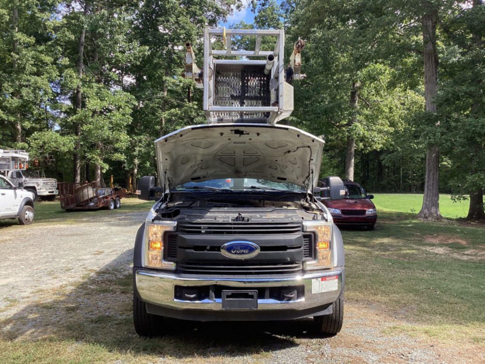 2018 Ford F-550 4x2 Posi Plus 700-40 Bucket Truck.
