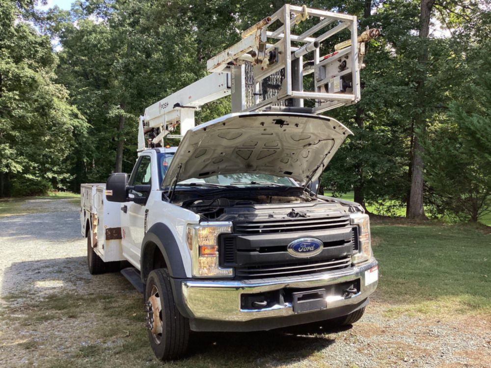 2018 Ford F-550 4x2 Posi Plus 700-40 Bucket Truck.