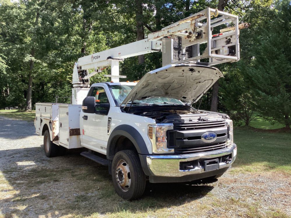2018 Ford F-550 4x2 Posi Plus 700-40 Bucket Truck.