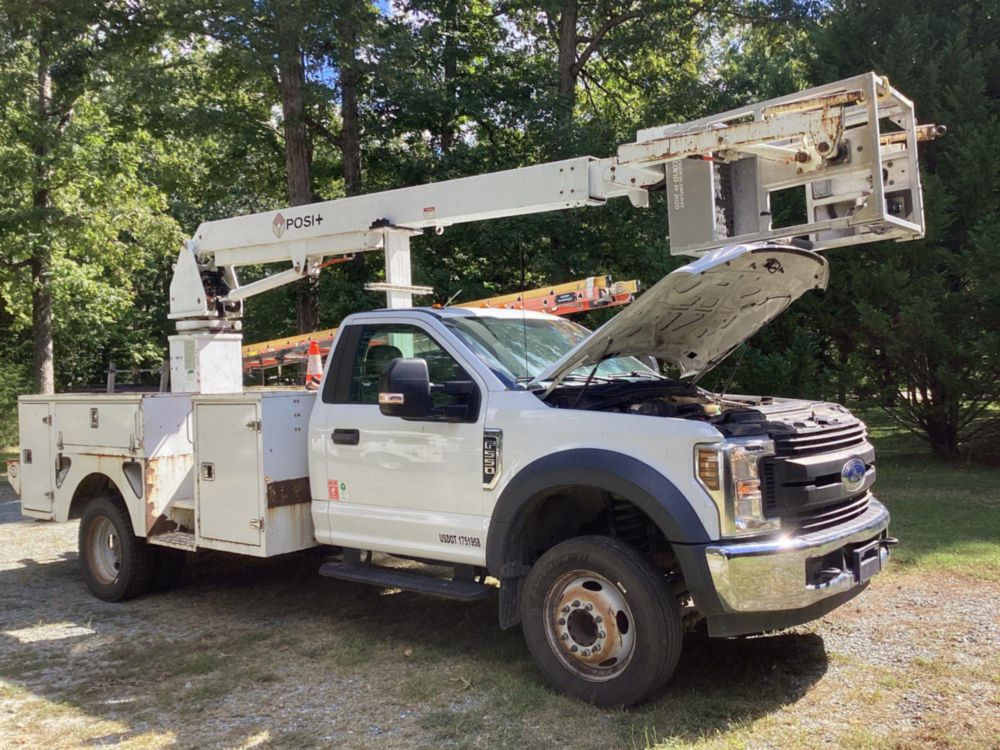 2018 Ford F-550 4x2 Posi Plus 700-40 Bucket Truck.