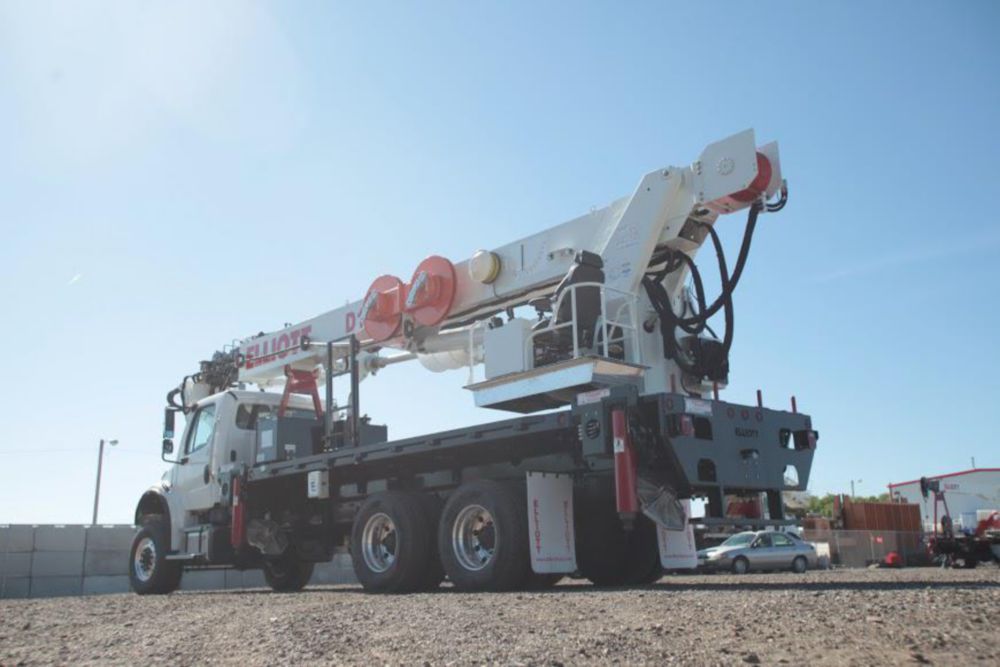 107 ft 50,000 lbs Digger Derrick