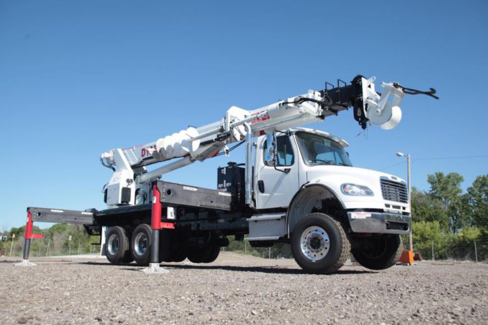 107 ft 50,000 lbs Digger Derrick