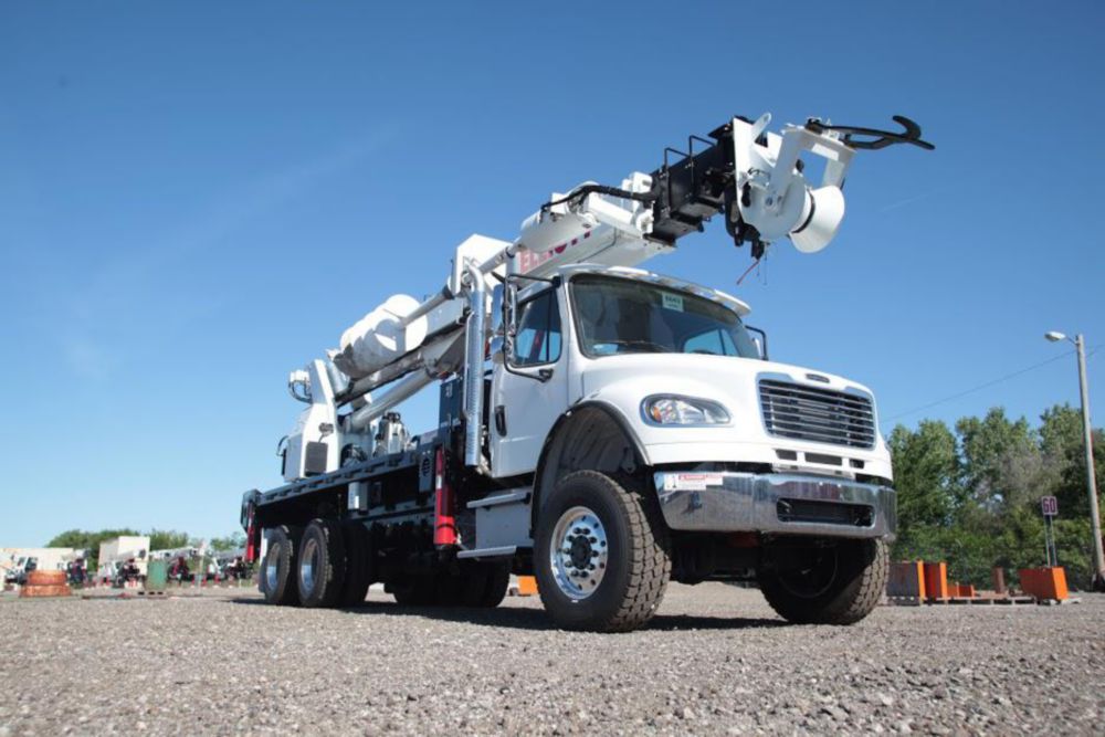 107 ft 50,000 lbs Digger Derrick