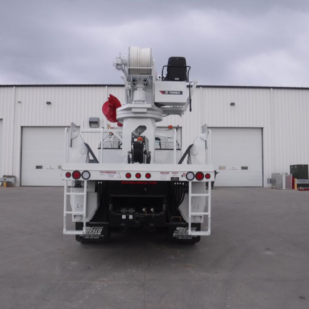 80.3 ft AWD 26,600 lbs Digger Derrick