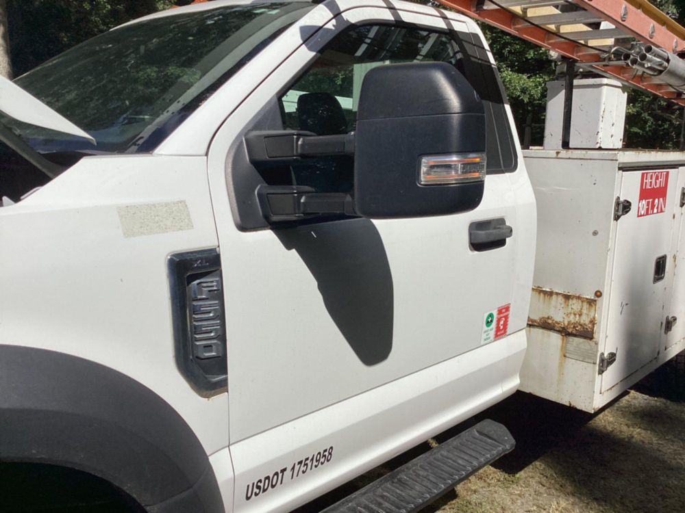 2018 Ford F-550 4x2 Posi Plus 700-40 Bucket Truck.