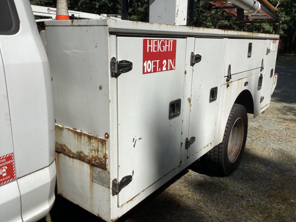 2018 Ford F-550 4x2 Posi Plus 700-40 Bucket Truck.