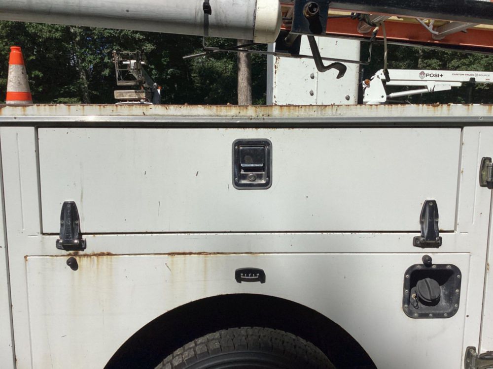2018 Ford F-550 4x2 Posi Plus 700-40 Bucket Truck.