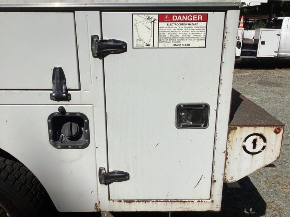 2018 Ford F-550 4x2 Posi Plus 700-40 Bucket Truck.