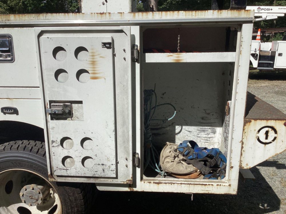 2018 Ford F-550 4x2 Posi Plus 700-40 Bucket Truck.