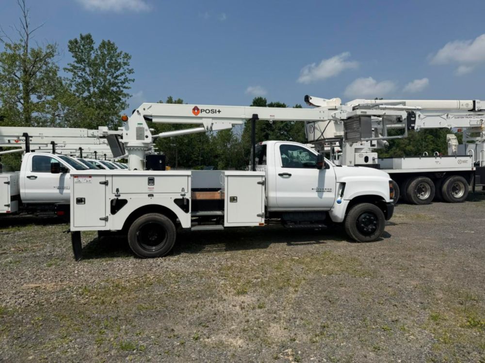 2022 Chevrolet 5500 4x2 Posi+ 700-40 Cable Placer Truck