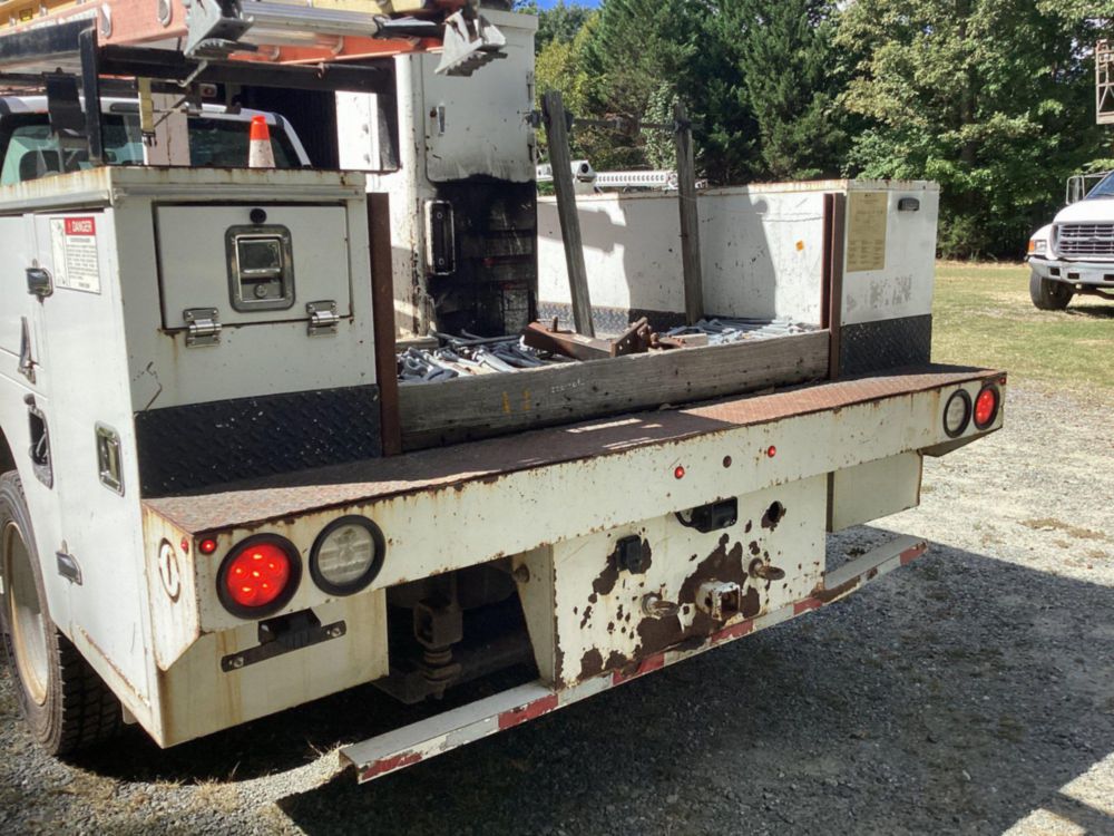 2018 Ford F-550 4x2 Posi Plus 700-40 Bucket Truck.