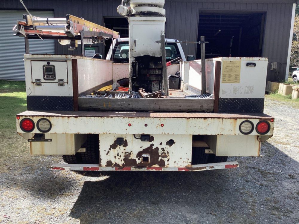 2018 Ford F-550 4x2 Posi Plus 700-40 Bucket Truck.