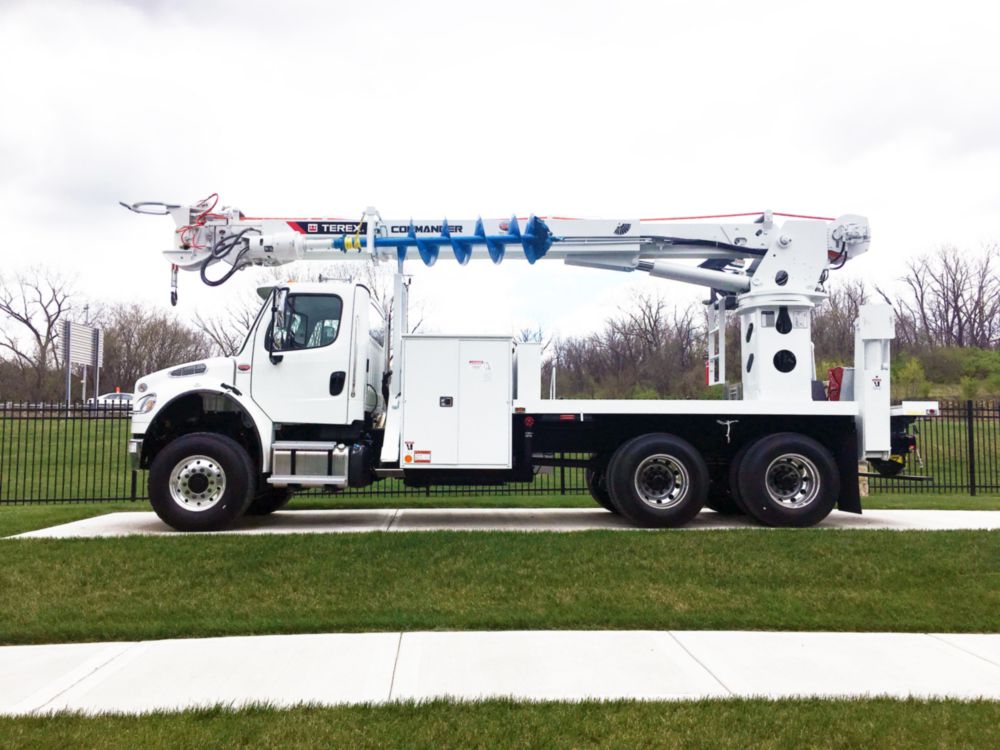 60 ft AWD 30,000 lbs Digger Derrick