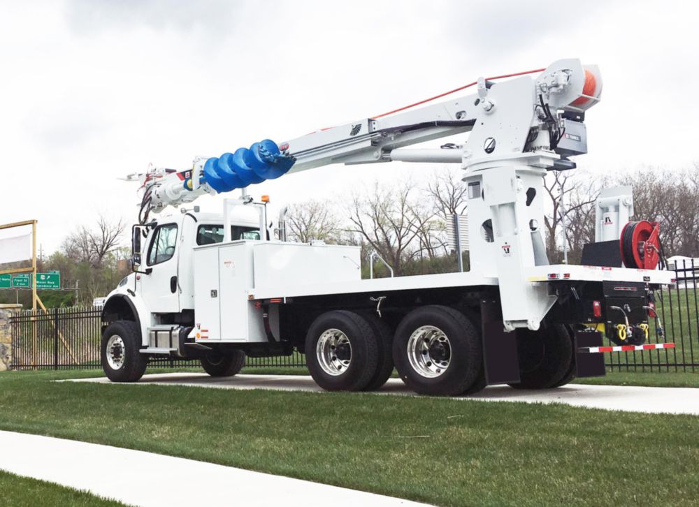 60 ft AWD 30,000 lbs Digger Derrick