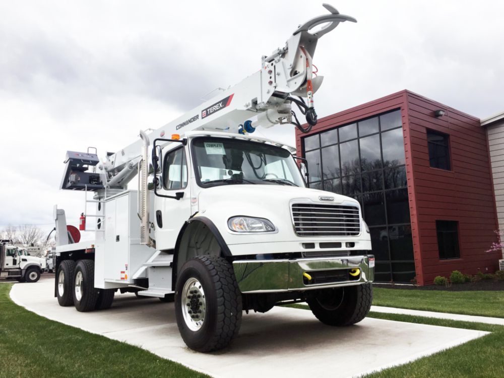 60 ft AWD 30,000 lbs Digger Derrick