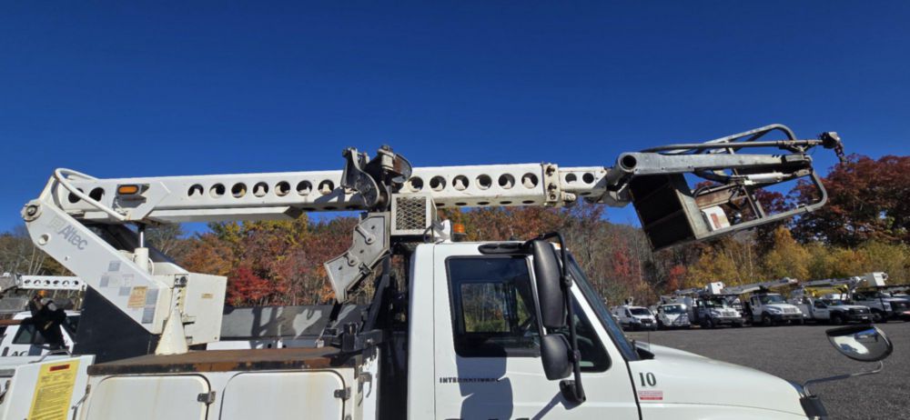 2007 Int'l 4300 Altec T40C Cable Placer Truck