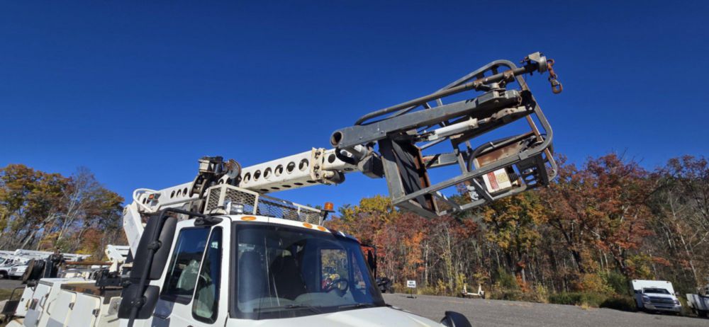 2007 Int'l 4300 Altec T40C Cable Placer Truck