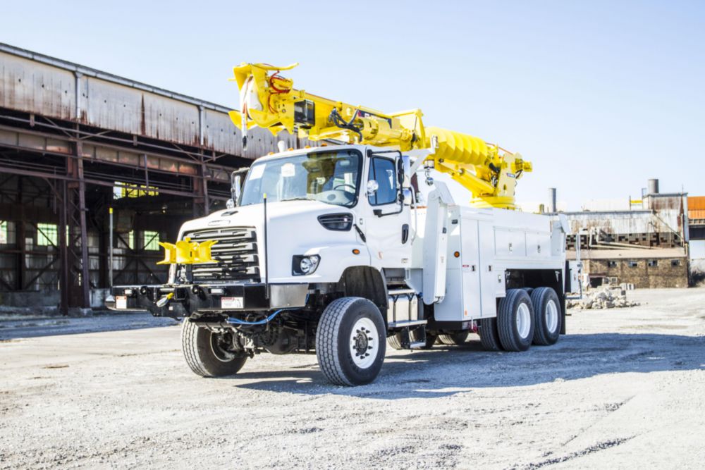 54.1 ft AWD 42,570 lbs Digger Derrick