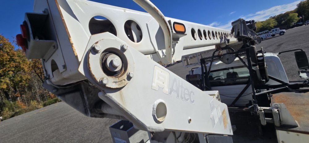 2007 Int'l 4300 Altec T40C Cable Placer Truck