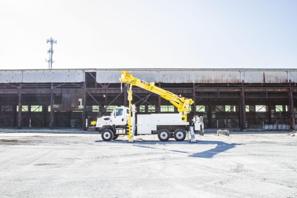 54.1 ft AWD 42,570 lbs Digger Derrick