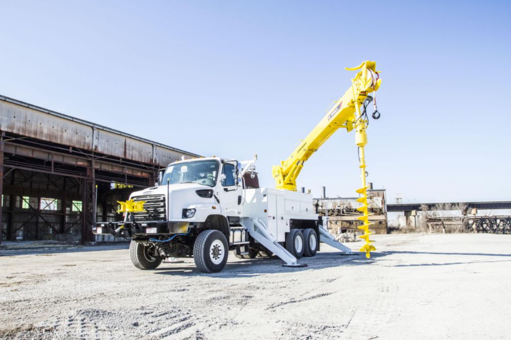 54.1 ft AWD 42,570 lbs Digger Derrick