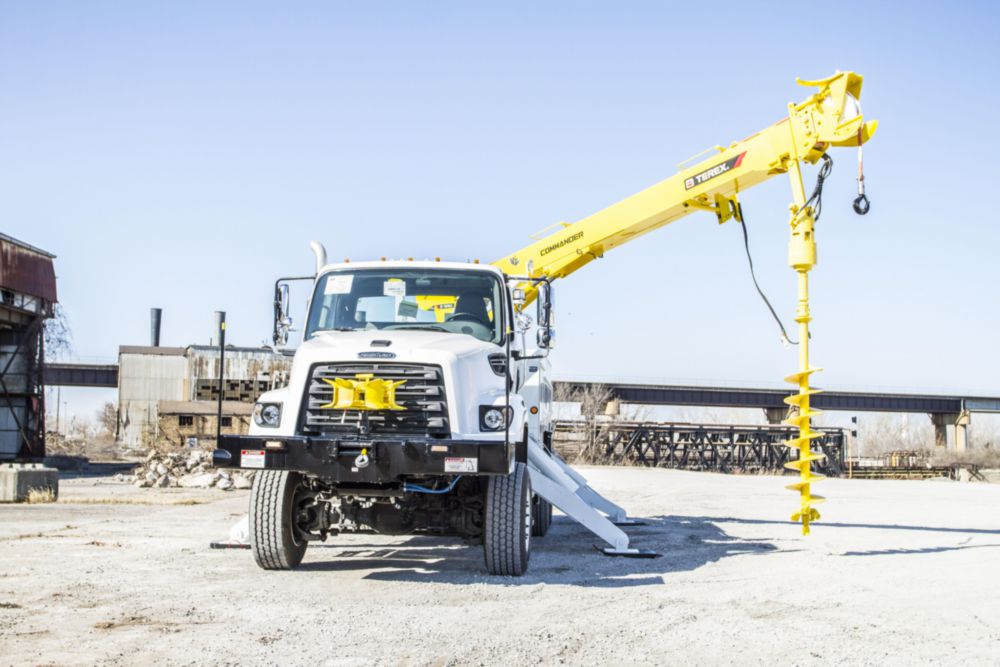 54.1 ft AWD 42,570 lbs Digger Derrick