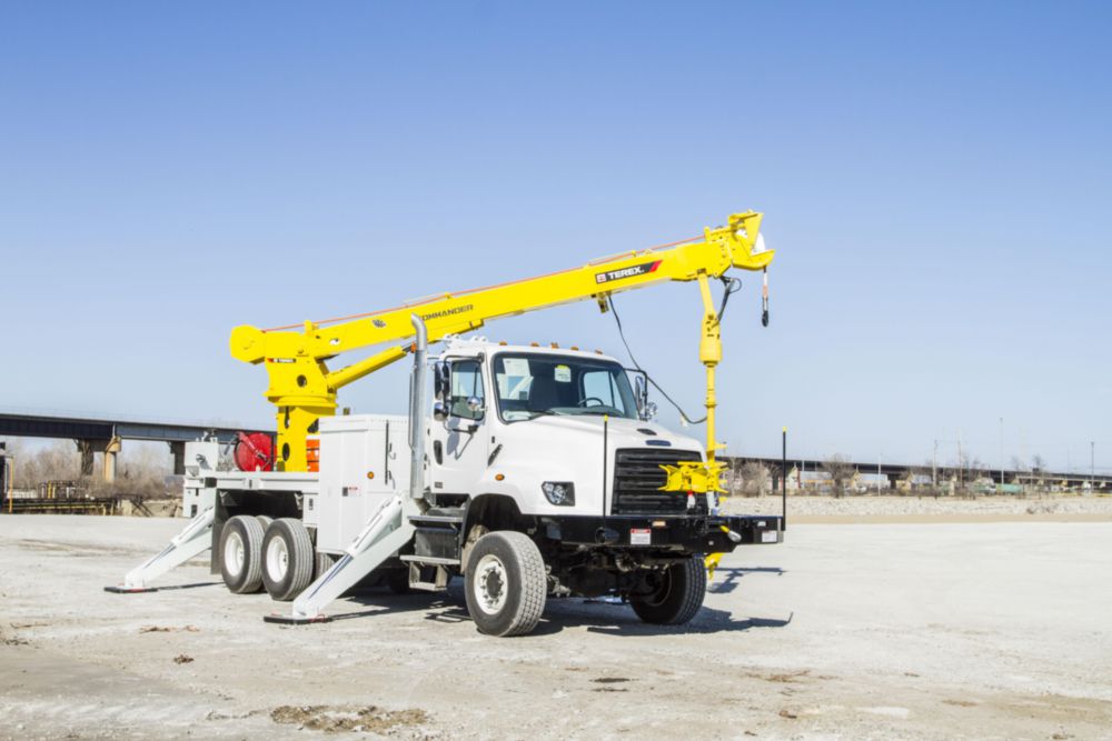 54.1 ft AWD 42,570 lbs Digger Derrick