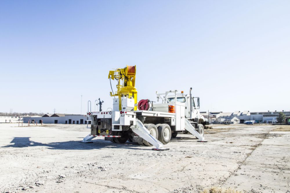 54.1 ft AWD 42,570 lbs Digger Derrick